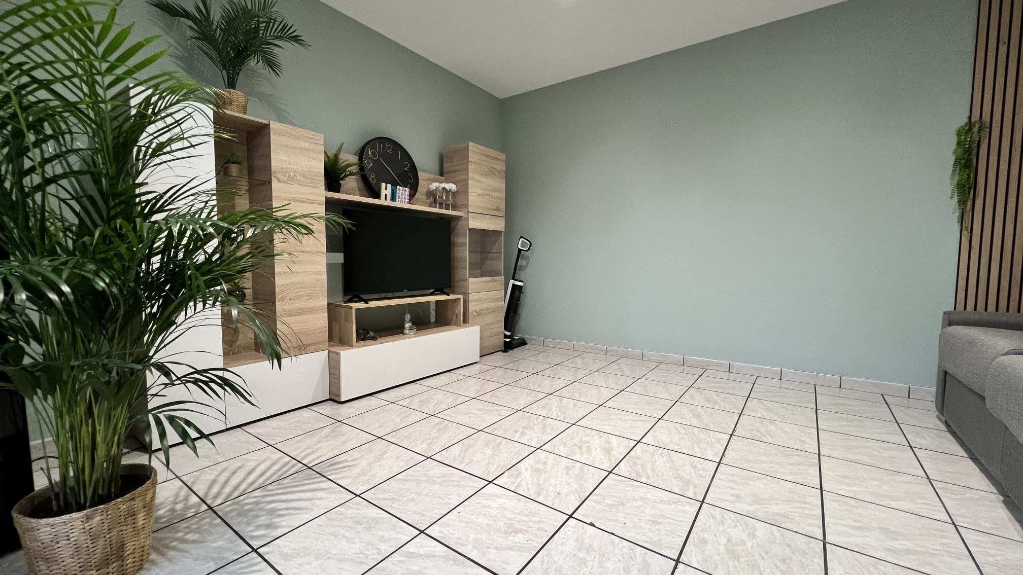 À LOUER   STUDIO MEUBLÉ AVEC ESPACE EXTÉRIEUR
