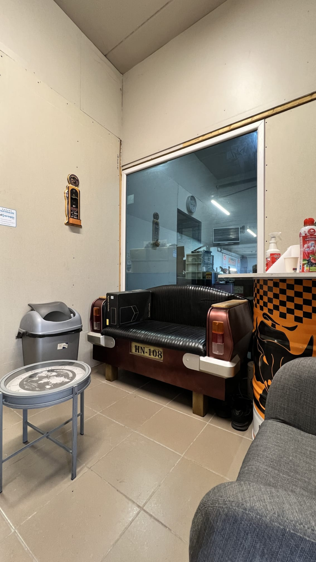 À VENDRE   LOCAL COMMERCIAL / PROFESSIONNEL D’ENVIRON 120 M2
